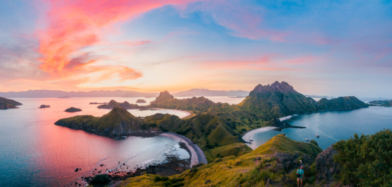 Panoramic,Colorful,Sunset,View,Of,Padar,Island,In,An,Evening