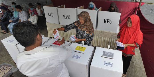 kpu-depok-lakukan-pemungutan-suara-ulang-di-tps-65-jatijajar-depok