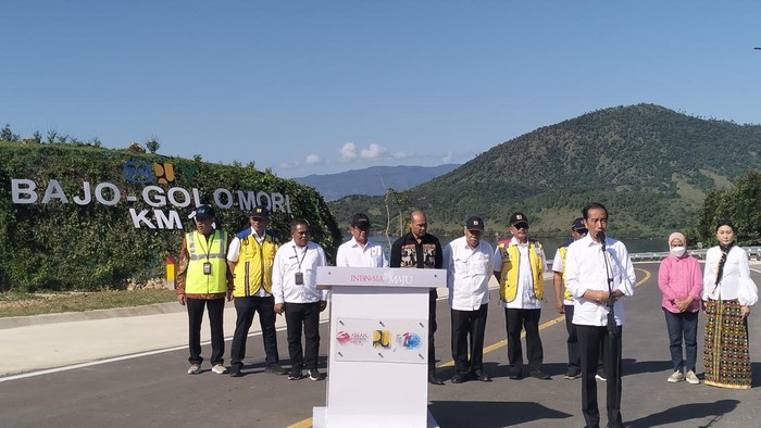 presiden-jokowi-saat-meresmikan-jalan-labuan-bajo-golo-mori_169