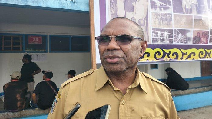 Yohanis-Momot-saat-diwawancarai-Tribunpapuabaratcom