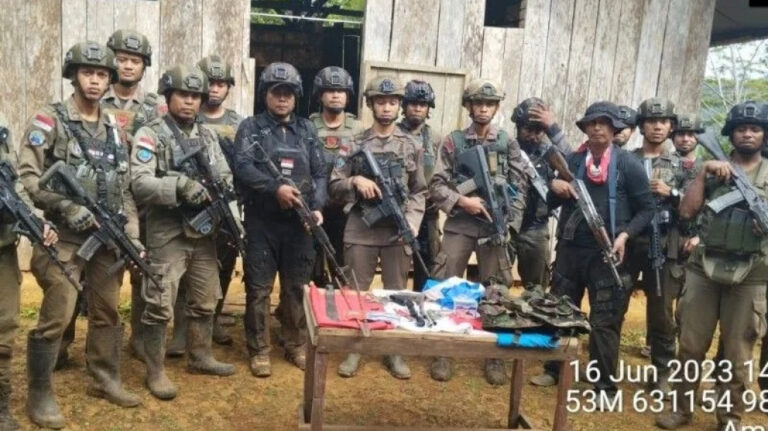 markas-kkb-di-ambaidiru-digerebek-tim-gabungan-satgas-damai-cartenz_G27038VJly