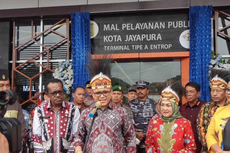 menpan-rb-resmikan-mal-pelayanan-publik-di-kota-jayapura-230519181955