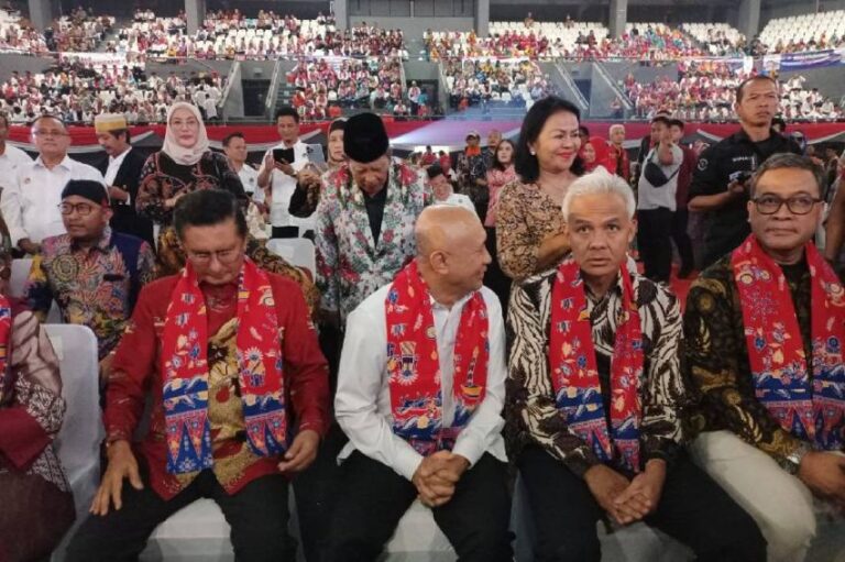 menkop-teten-di-hari-koperasi-pak-ganjar-jadi-harapan-untuk-kemajuan-indonesia-obf