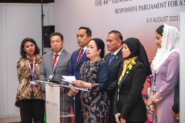 ketua-dpr-ri-sekaligus-presiden-asean-inter-parliamentary-assembly-aipa-2023-puan-maharani-memimpin-sidang-paripurna-terakhir--1