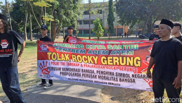 rocky-gerung-ditolak-di-jombang_169