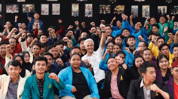 aktivis-dukung-Ganjar-Pranowo-di-depan