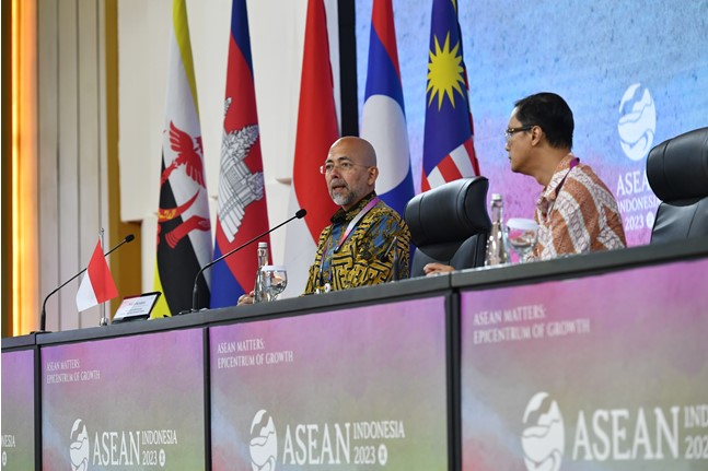 kominfo-ktt-43-asean-dirjen-kerja-sama-asean-kemlu-direktur-informasi-media-center