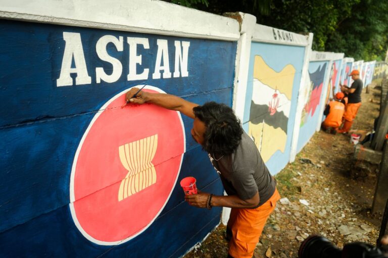mural-sambut-ktt-asean-2023-di-jakarta-timur-aib