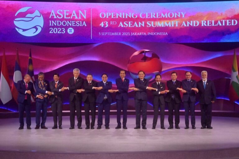presiden-jokowi-buka-ktt-asean
