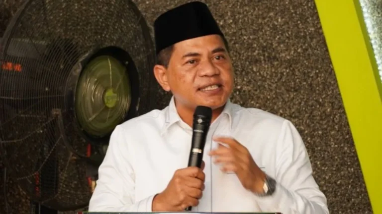 632bc2aa1316d-direktur-pencegahan-bnpt-brigjen-pol-r-ahmad-nurwakhid-saat-acara-ngaji-kebangsaan-yang-diselenggarakan-oleh-bpet-mui-di-kabupaten-bekasi-jawa-barat-rabu-2192022_1265_711