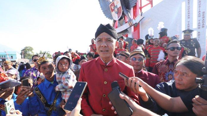 Gubernur-Jawa-Tengah-Ganjar-Pranowo-saat-di-Alun-Alun-Pancasila
