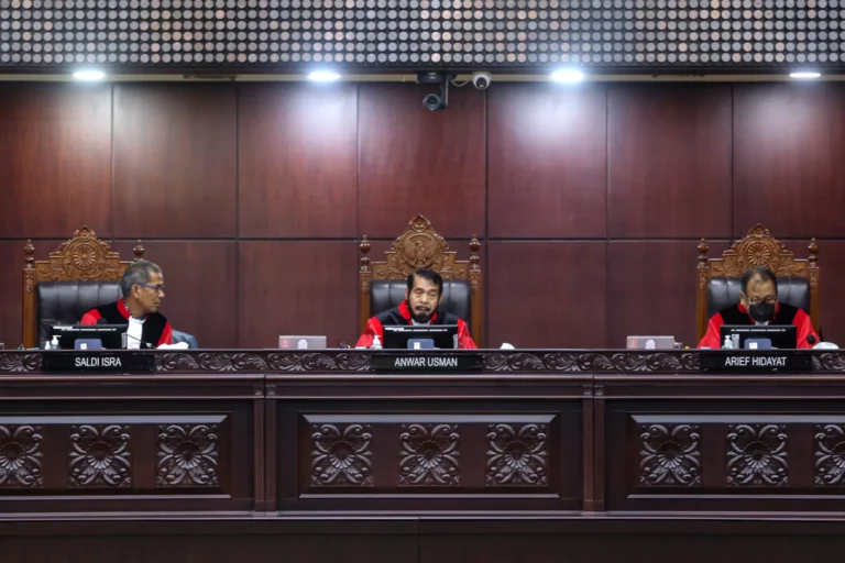 SIDANG-UJI-MATERIIL-UU-PEMILU_Salman-Toyibi-3