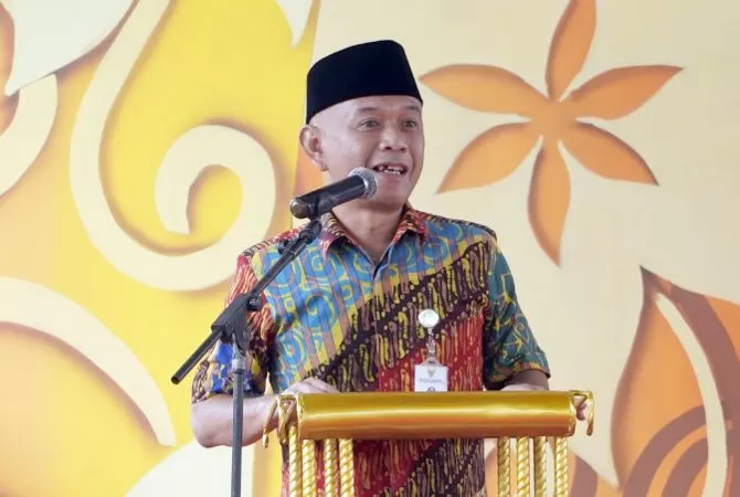 bupati-dian-kristiandi-uji-wawasan-kebangsaan-siswa-man-2-jepara_m_303423