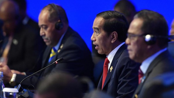 momen-jokowi-pimpin-ktt-ais-forum-di-bali-1_169 (1)