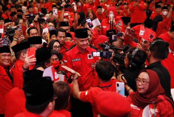 ribuan-kader-pdip-jawa-timur-tumpah-ruah-menyambut-kedatangan_230506195544-791