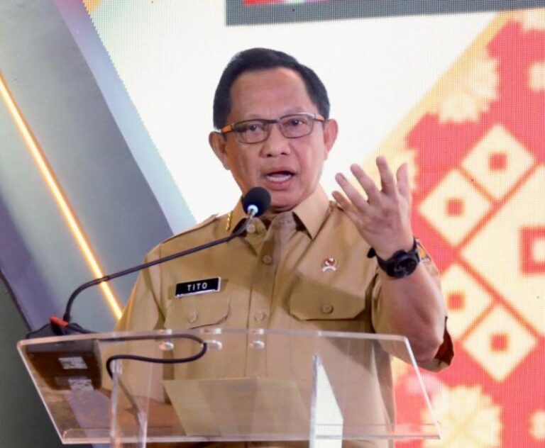 menteri-dalam-negeri-mendagri-tito-karnavian-ditunjuk-menjadi-menlu_230819114624-628