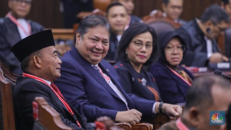 tiga-menteri-kabinet-maju-menghadiri-sidang-lanjutan-sengketa-perselisihan-hasil-pemilihan-umum-phpu-2024-di-gedung-mahkamah-k-2_169