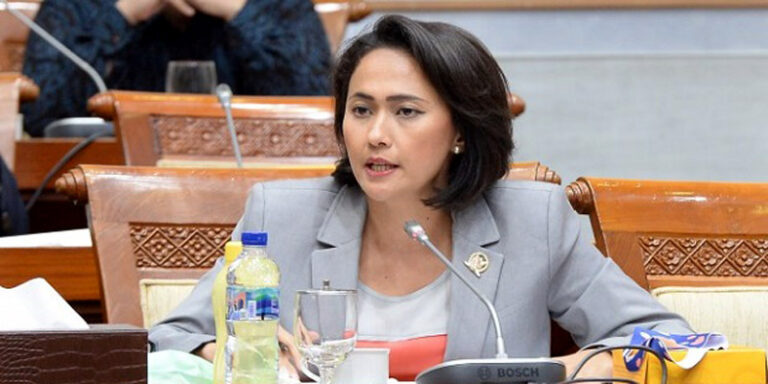 515611_01013312042022_Christina_Aryani_Golkar_net