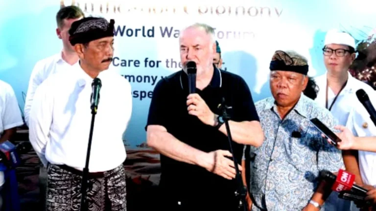 664a04396adc2-hadiri-upacara-penjernihan-air-di-world-water-forum-2024-luhut-komitmen-ri-lindungi-alam_1265_711