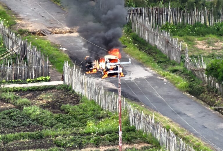 KKB-Kembali-Berulah-Bakar-Satu-Unit-Mobil-dan-Tembak-Mati-Sopir-di-Paniai