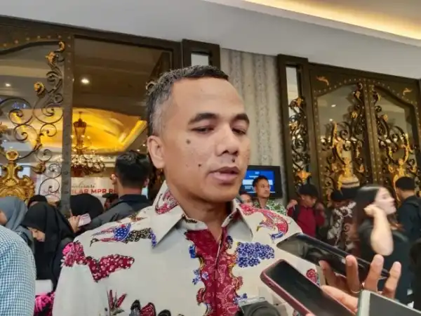 Pimpinan-Badan-Sosialisasi-MPR-RI-Mohammad-Arwani-Thomafi-usai-gelar-Sosijatimtimes-P.jpegb7afb0c777de8da5.md