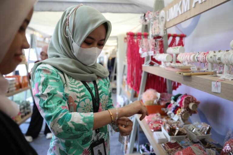 36-produk-unggulan-umkm-binaan-amanah-ramaikan-pesta-rakyat-di-banda-aceh_229466