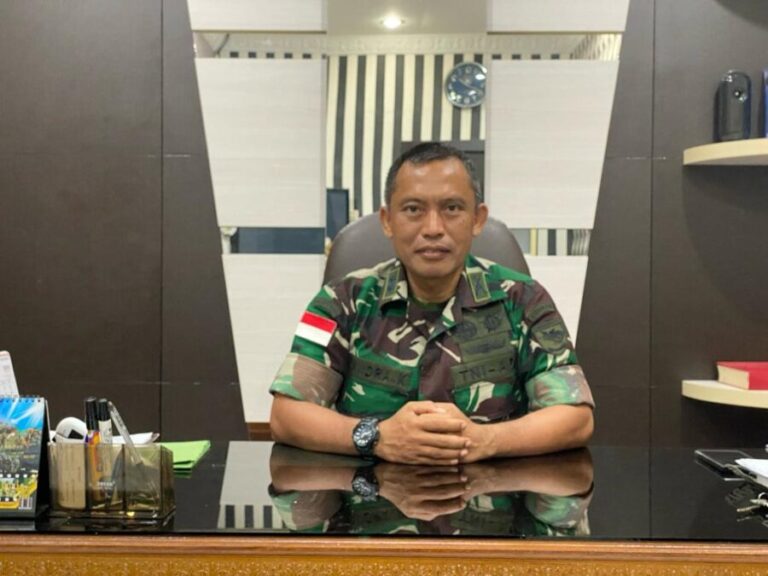 Ws.-Kapendam-XVII-Cenderawasih-Letkol-Inf-Candra-Kurniawan-e1706960813130