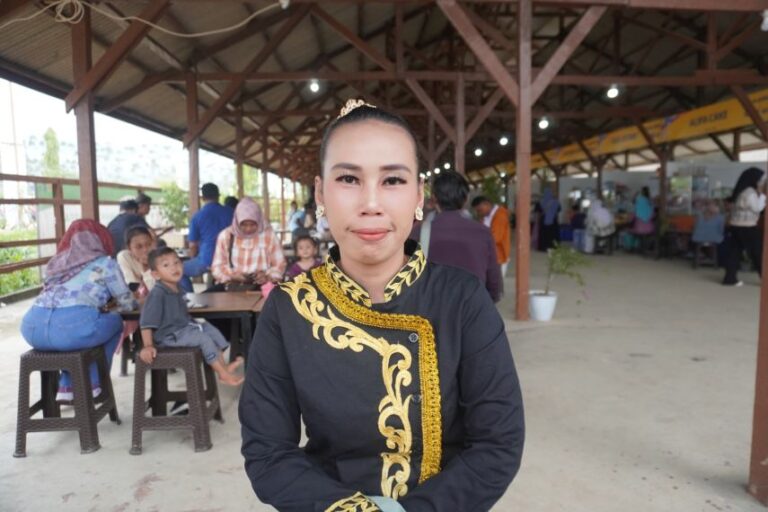 seorang-penggiat-budaya-lokal-suku-balik-di-wilayah-ikn-dahlia-yati-ist-65803cbb34793