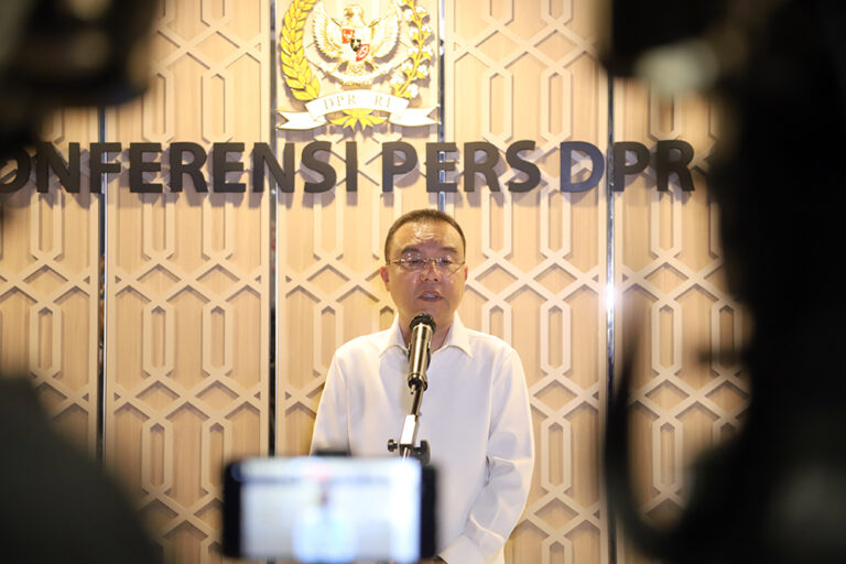 wakil-ketua-dpr-sufmi-dasco-ahmad-revisi-ruu-pilkada-batal3-22082024-194044