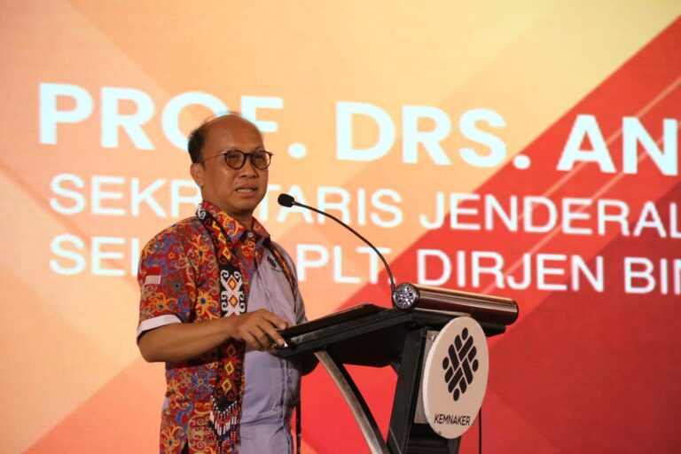 sekretaris-jenderal-kementerian-ketenagakerjaan-anwar-sanusi-rcwh
