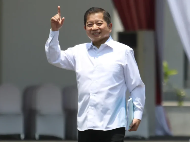 051259500_1571720533-20191022-Tiba-di-Istana_-Tiga-Wajah-Baru-Calon-Menteri-Jokowi-Lambaikan-Tangan-5