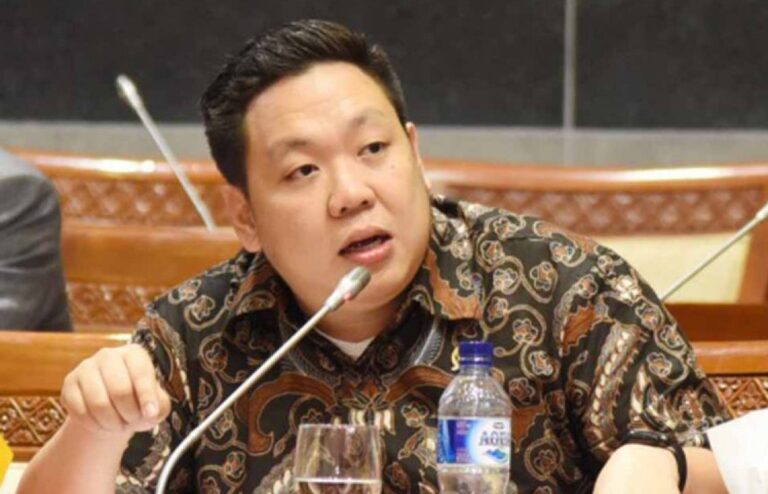 anggota-dpr-ri-komisi-ix-charles-honoris-setuju-bentuk-pansus-atasi-masalah-ggl-NicpdSiQbv