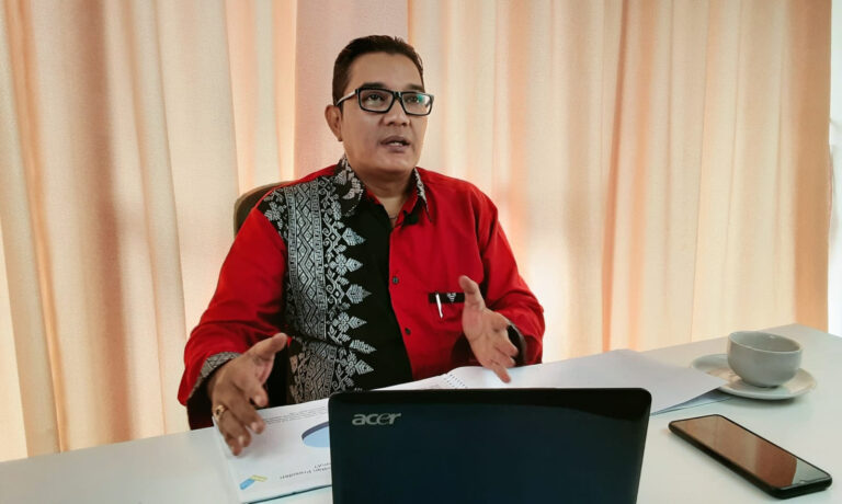direktur-eksekutif-spin-igor-dirgantara-memaparkan-hasil-sur-i4qd
