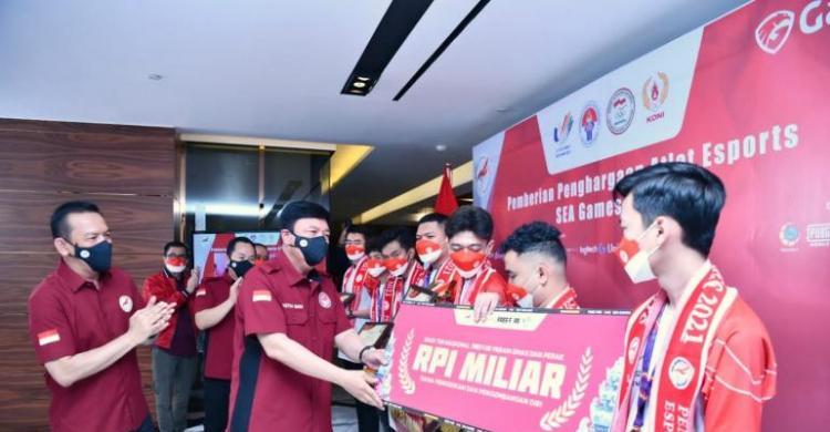 kinclong-di-sea-games-budi-gunawan-sawer-atlet-esport-rp38-miliar_126879