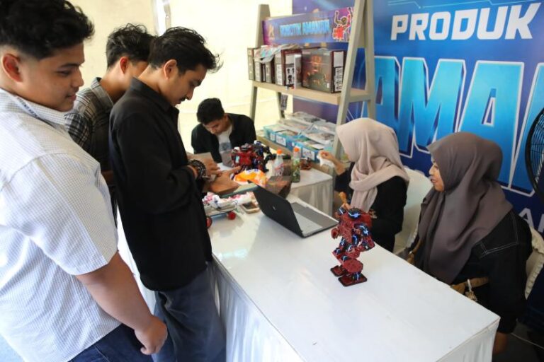 kunjungan-ke-booth-amanah-cukup-membludak-selama-dua-hari_240926121526-435