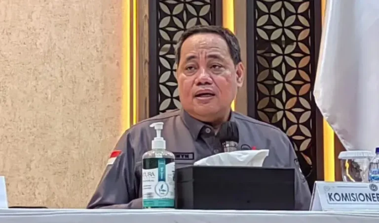 Herwyn-J.-H.-Malonda-Anggota-Bawaslu-RI-saat-memberikan-keterangan-di-Gedung-Kemenko-PMK-840x493.jpg
