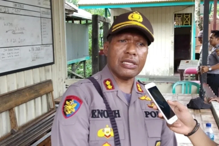 Kapolres-Asmat-AKBP-Andi-Yoseph-Enoch-700.jpg