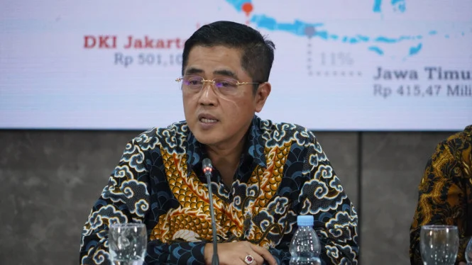66a457cd22a55-dirjen-penguatan-daya-saing-produk-kelautan-dan-perikanan-budi-sulistiyo-dalam-konferensi-pers-kinerja-kkp-semester-i-2024_665_374