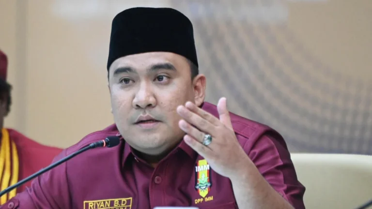 674b2082352d0-ketua-umum-dewan-pimpinan-pusat-ikatan-mahasiswa-muhammadiyah-dpp-imm-riyan-betra-delza_1265_711