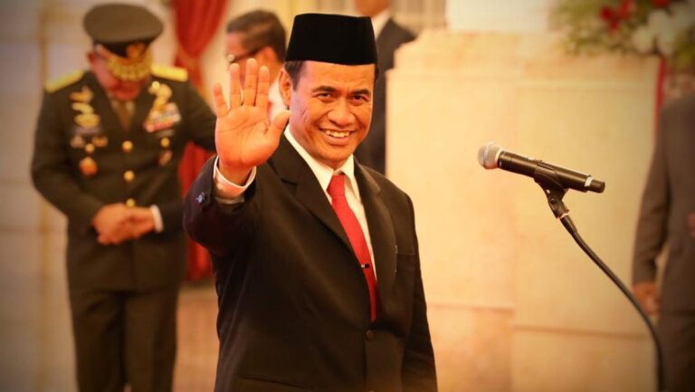 senyum-semringah-amran-sulaiman-dilantik-jokowi-jadi-mentan-lagi-3_169 (3)