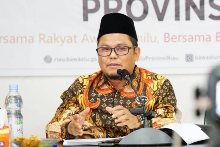 _7021_Rusidi-Rusdan-Ketua-KPU-Riau-2024-2029