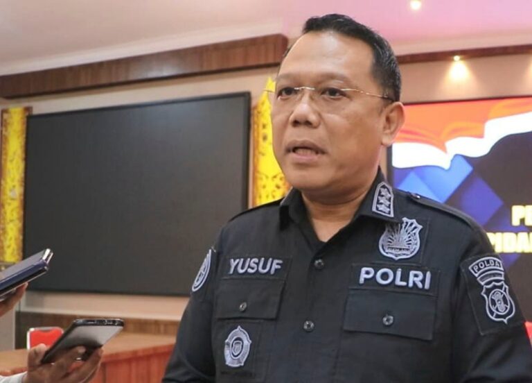 Kepala Satgas Humas Damai Cartenz Kombes Pol Yusuf Sutejo