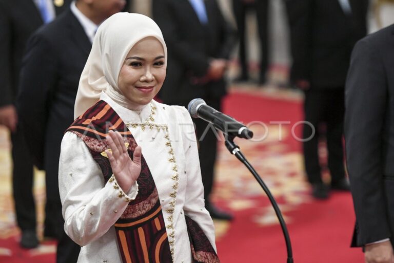 presiden-lantik-iffa-rosita-jadi-anggota-kpu-1eqr5-dom