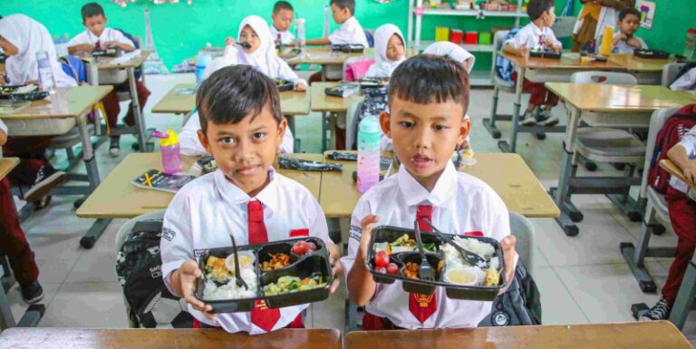 258470_12281507012025_makan_gratis