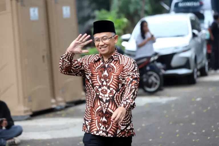 Akademisi-Atip-Latipulhayat-Dery-Ridwansah-2JPG-1428228508