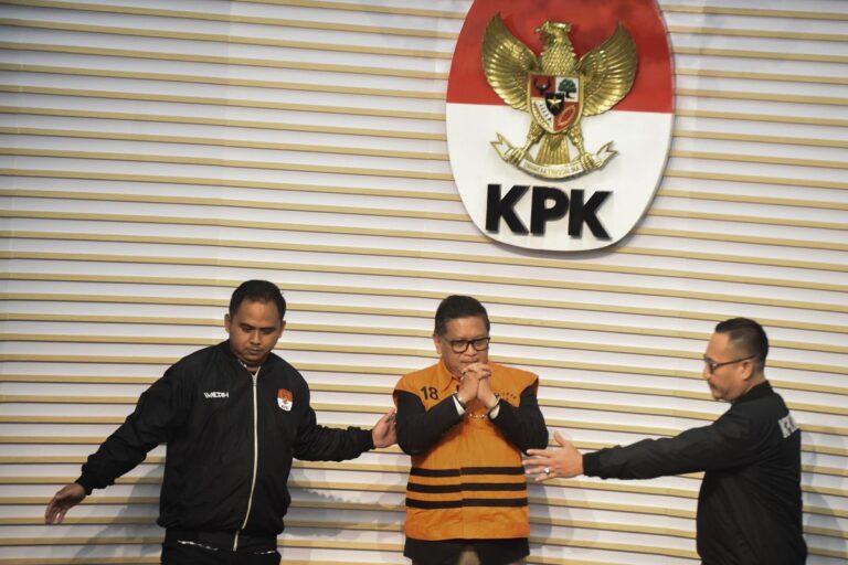 Sekjen-PDIP-Hasto-Kristianto-resmi-ditahan
