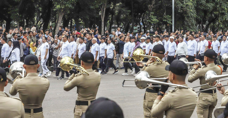 besok-dilantik-di-istana-kepresidenan-481-kepala-daerah-terpilih-latihan-barisberbaris-di-monas_254961