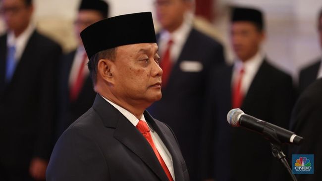 presiden-joko-widodo-melantik-dadan-hindayana-sebagai-kepala-badan-gizi-nasional-dan-taruna-ikrar-sebagai-kepala-badan-pengawa_169