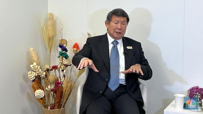 utusan-khusus-presiden-untuk-perubahan-iklim-dan-energi-hashim-djojohadikusumo-saat-diwawancara-cnbc-indonesia-di-cop29-baku-a_169
