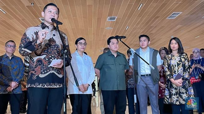 konferensi-pers-penurunan-harga-tiket-pesawat-di-bandara-soekarno-hatta-sabtu-132025-cnbc-indonesiashania-alatas-1740805768173_169